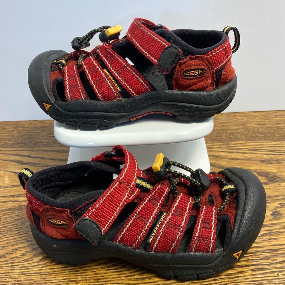 Keen Newport H2 Kids Red Black Waterproof Outdoor Sport Sandals Size 10 US